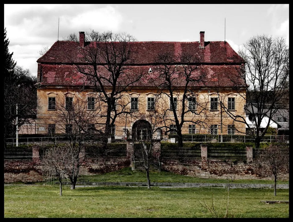 Az antik urna összetört, a római rézpénzek egy részének pedig bottal üthették a nyomát