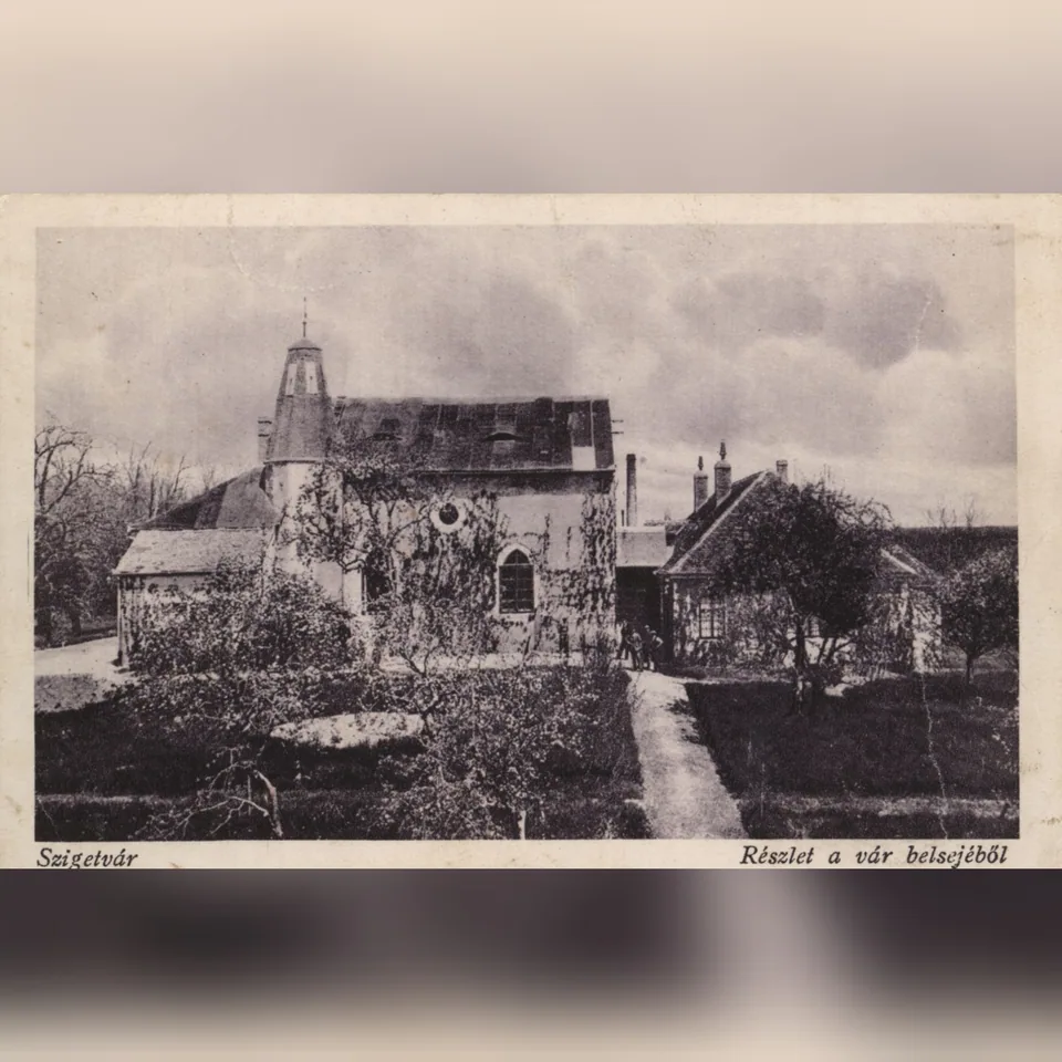 A szigetvári vár belsejének egy részlete az 1940-es években