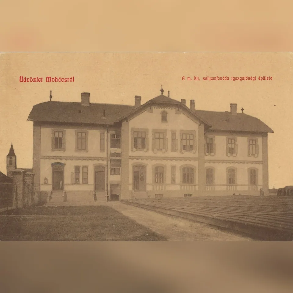 A mohácsi selyemfonoda igazgatósági épülete 1910 körül, korabeli képeslapon
