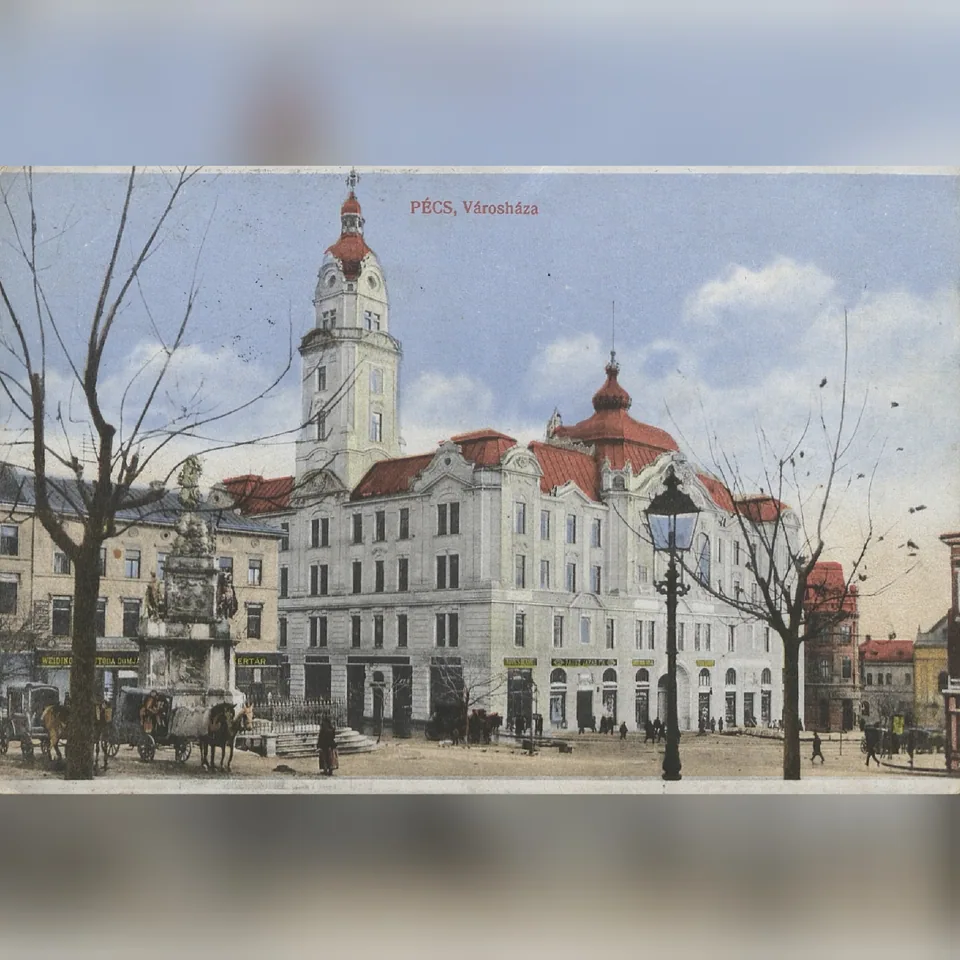 A pécsi városháza egy 1916 körül kiadott képeslapon