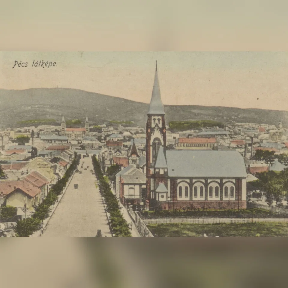 Pécs látképe az 1910-es években, előtérben az Indóház (ma: Szabadság) utcával