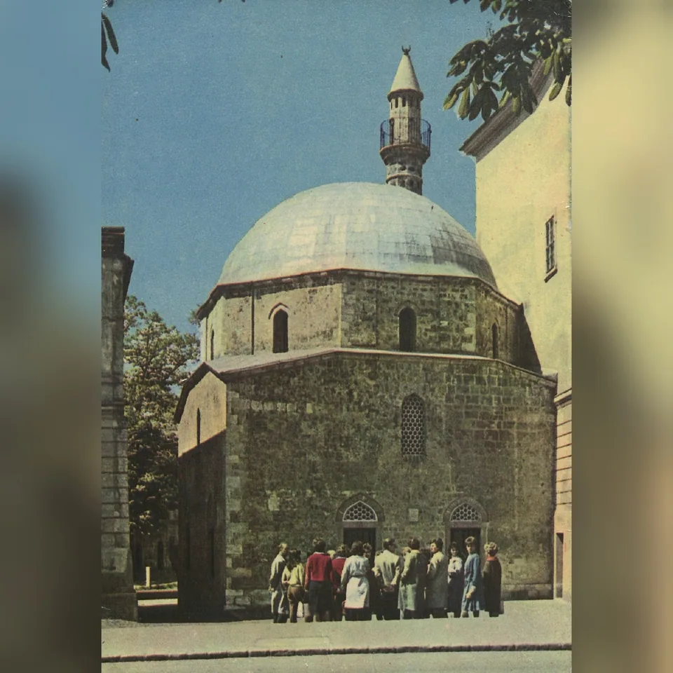 Jakováli Hasszán pasa dzsámija a pécsi Kórház téren, 1963 körül készült képeslapon