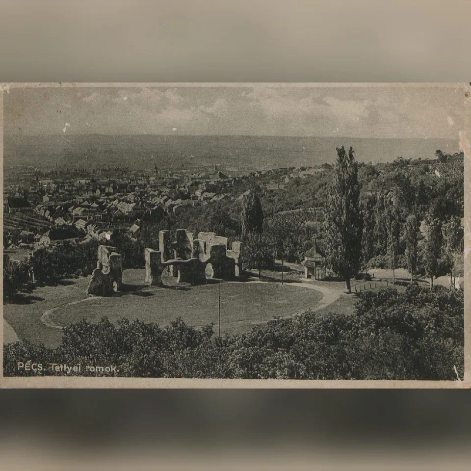 A tettyei romok 1931 körül, korabeli képeslapon