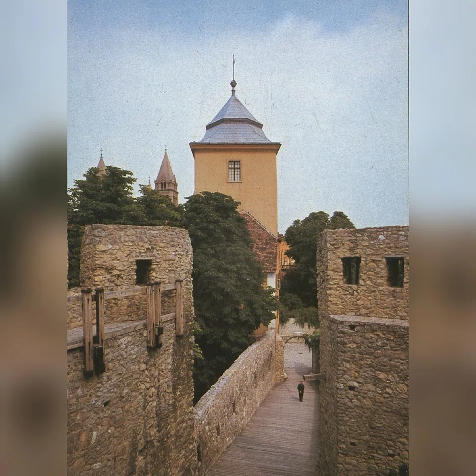 A pécsi Barbakán 1987 körül