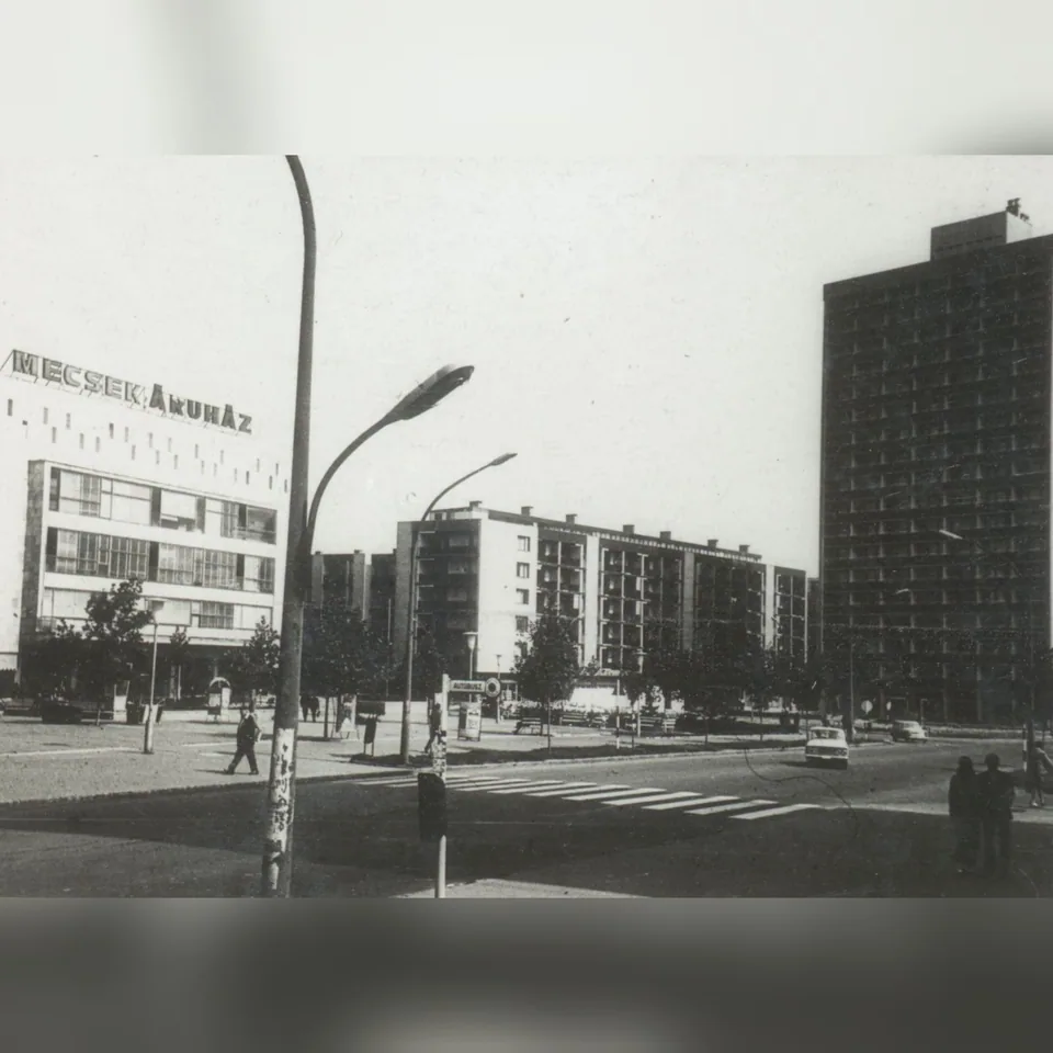A pécsi Mecsek Áruház és környéke 1970 körül