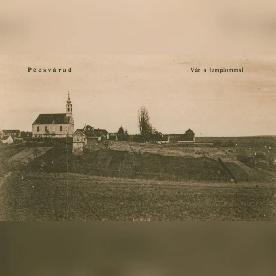 Pécsvárad látképe a várral és református templommal az 1920-as években