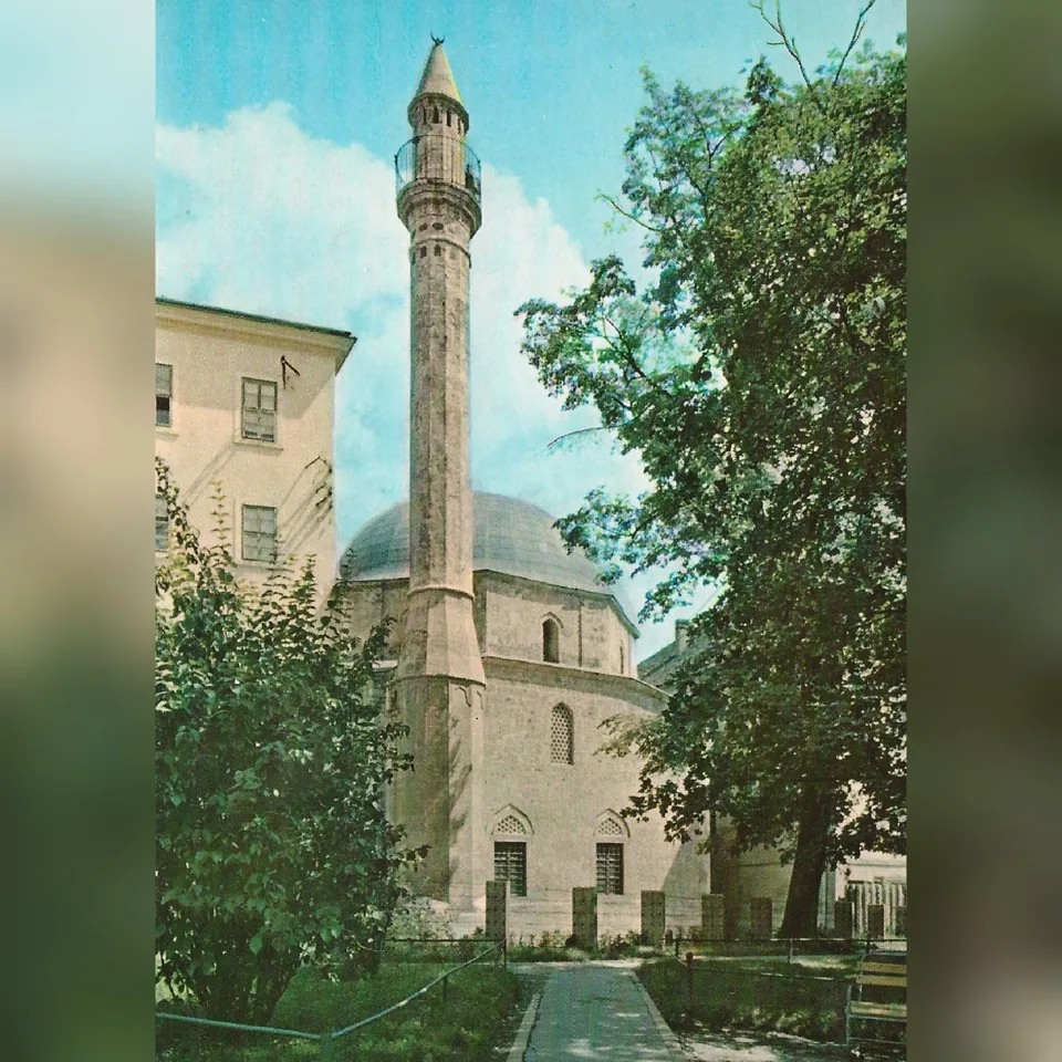 Jakováli Hasszán pasa dzsámija a minarettel a pécsi Kórház téren 1977 körül