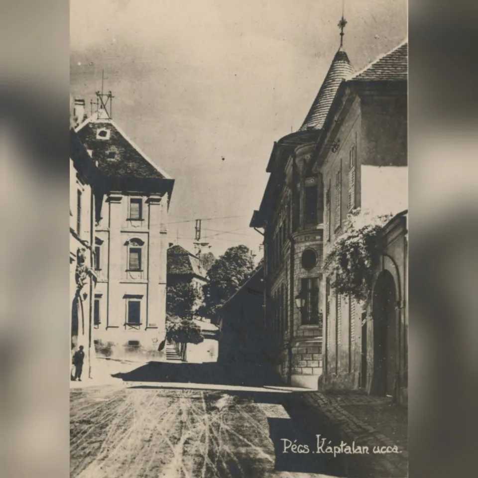 A pécsi Káptalan utca az 1930-as években