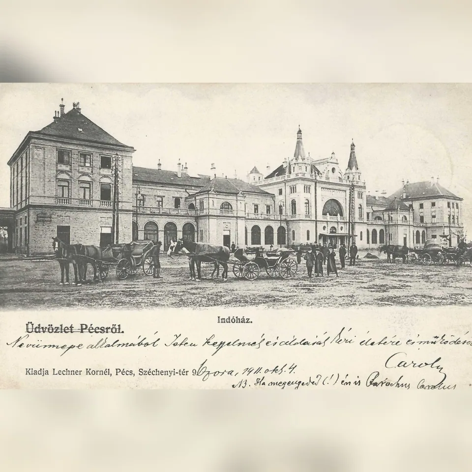 A pécsi vasútállomás (indóház) egy 1911-ben feladott képeslapon