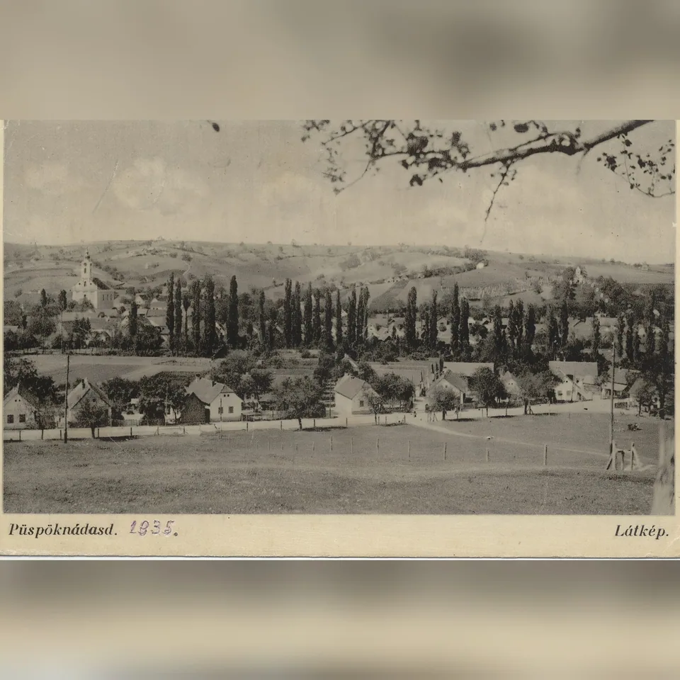 Mecseknádasd (akkor: Püspöknádasd) látképe egy 1935 körüli képeslapon
