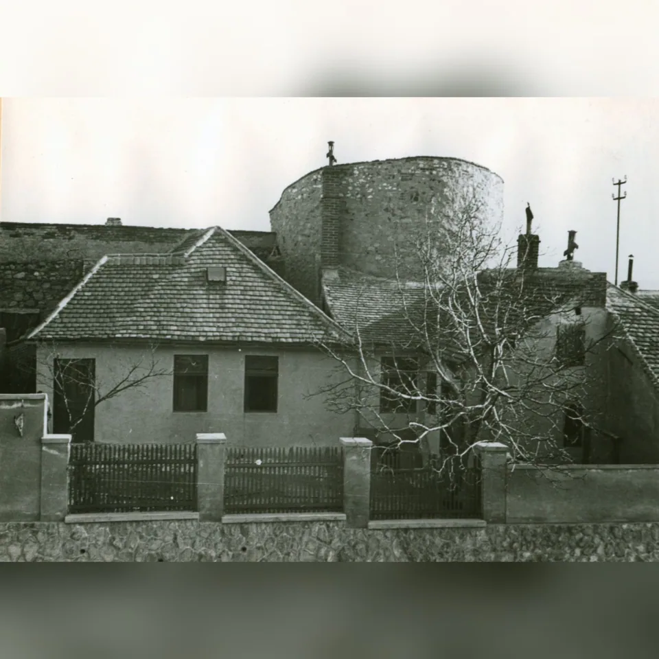 A Kálvária utcai bástya Pécsett egy 1935 körül készült felvételen