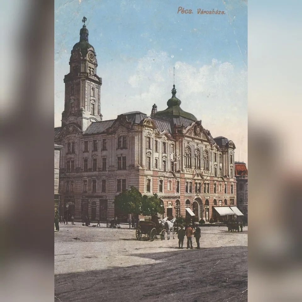 A pécsi városháza az első világháború előtti években, korabeli képeslapon