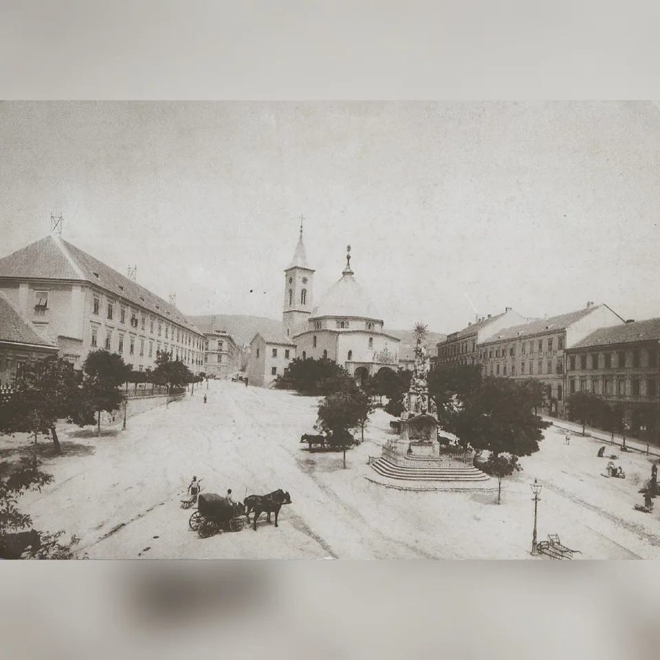 A pécsi Széchenyi tér egy 1890-ben készült felvételen