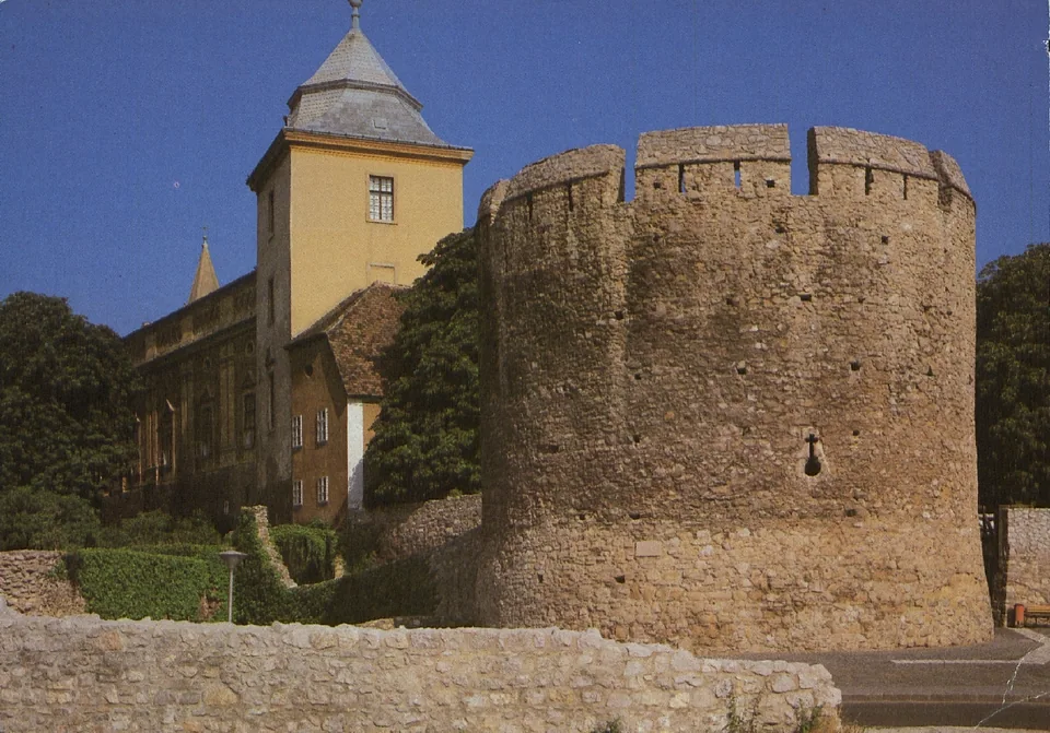 A pécsi városfal régi képeken és ábrázolásokon (1664–1986) (videó)