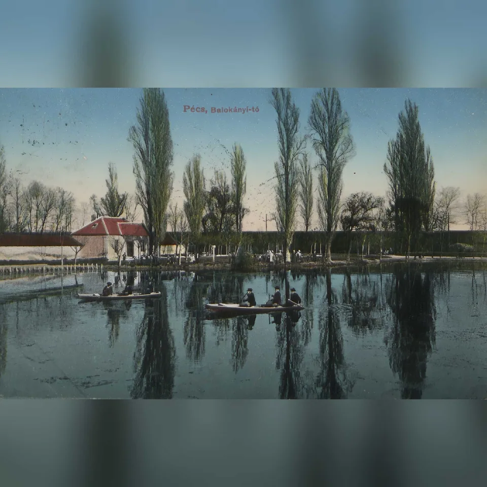 A balokányi tó csónakázókkal Pécsett egy 1911-ben postára adott képeslapon