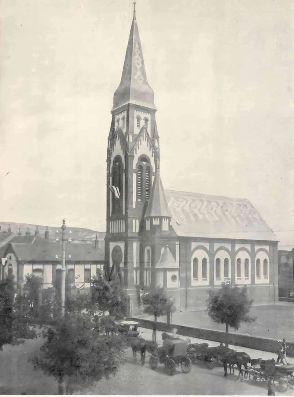 A pécsi református templom a Ferenc József úton (ma: Szabadság út), 1907-ben megjelent felvételen