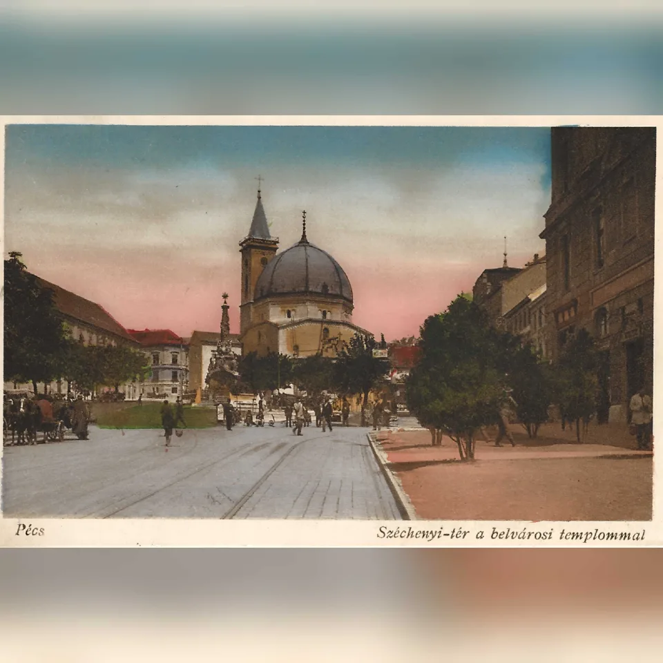 A pécsi Széchenyi tér a dzsámival és a Szentháromság-szoborral egy 1930-ban postára adott levelezőlapon