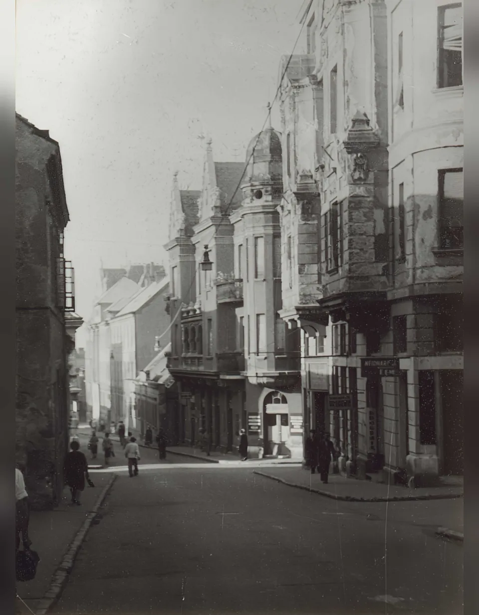 A pécsi Jókai utca egy feltehetően 1958 körül készült felvételen